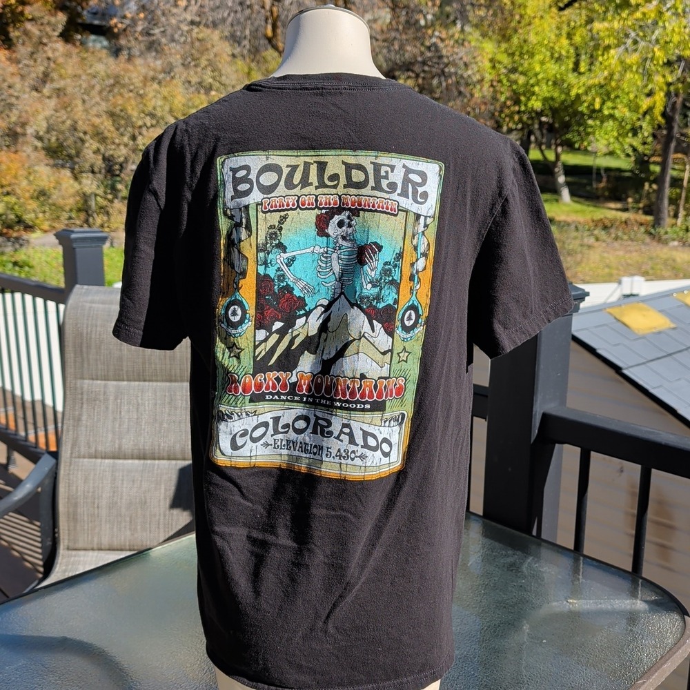 Short Sleeve Tee Unisex Large Boulder Colorado Skeleton Mountain Black